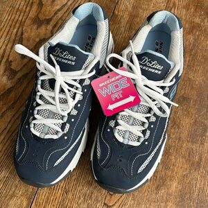Skechers D’Lites sport women’s 8.5 Wide. Navy and white. New with tags.